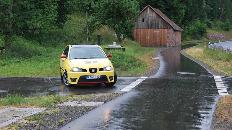 Die Grabfeldrallye in der 24. Auflage machte erstmals im Stadtgebiet Hofheim Halt. Genauer gesagt in den Stadtteilen Sulzbach/Fahresmühle: Auf dem Teilstück WP2 mussten die Rennteams ihr Geschick unter Beweis stellen.