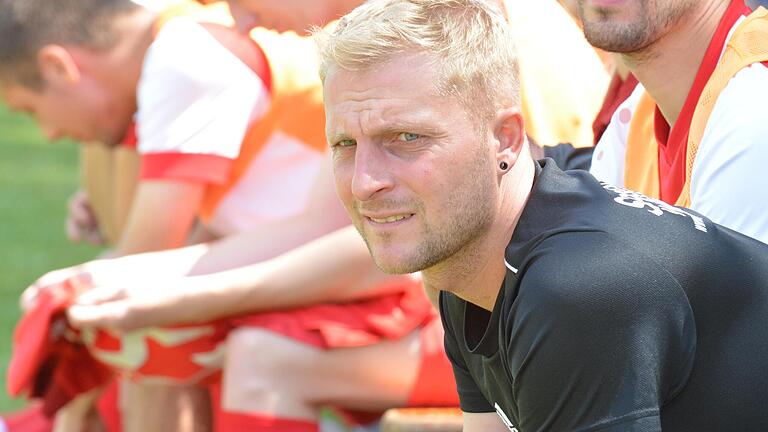 Als Spieler war Tobias Bold am Aufstieg des FC Fuchsstadt in die Landesliga beteiligt. Mittlerweile ist der 33-Jährige der Co-Trainer der Kohlenberg-Elf. - Als Spieler war Tobias Bold am Aufstieg des FC Fuchsstadt in die Landesliga beteiligt. Mittlerweile ist der 33-Jährige der Co-Trainer der Kohlenberg-Elf. Als Spieler war Tobias Bold am Aufstieg des FC Fuchsstadt in die Landesliga beteiligt. Mittlerweile ist der 33-Jährige der Co-Trainer der Kohlenberg-Elf. - Als Spieler war Tobias Bold am Aufstieg des FC Fuchsstadt in die Landesliga beteiligt. Mittlerweile ist der 33-Jährige der Co-Trainer der Kohlenberg-Elf.