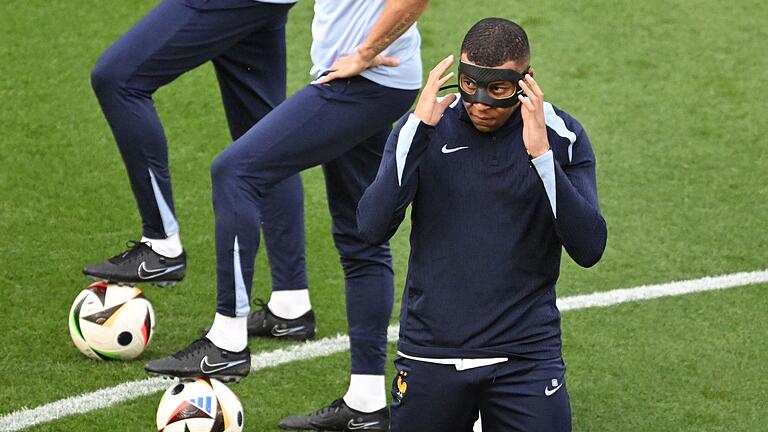 Kylian Mbappé       -  Frankreichs Kylian Mbappé kam in einem Testspiel gegen eine Jugendauswahl des SC Paderborn wieder zum Einsatz.