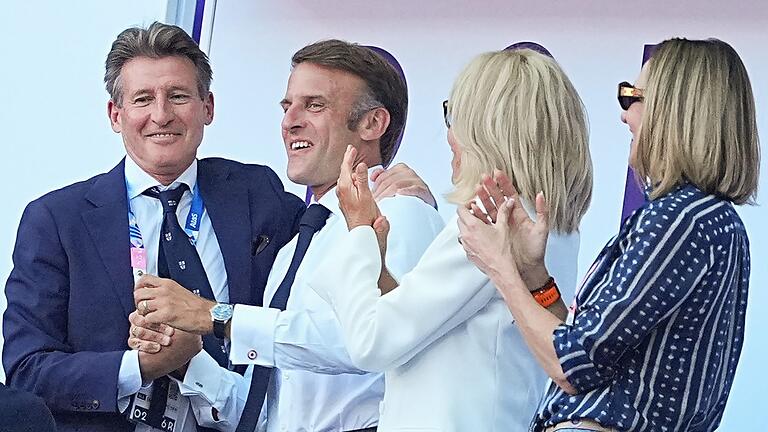 Paris 2024 - Leichtathletik       -  Leichtathletik-Weltpräsident Sebastian Coe (l) denkt über eine Kandidatur für die Nachfolge von IOC-Chef Thomas Bach nach.