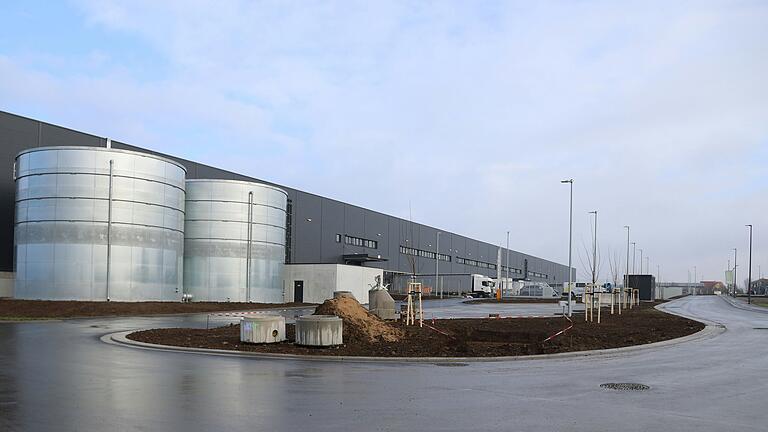 Für die Zufahrt zum neuen Schäflein-Standort im Industriegebiet 'An der Mönchstockheimer Straße' hat die Stadt Gerolzhofen die Ringstraße ausgebaut. Im August waren diese Arbeiten beendet. Für die Zufahrt zum neuen Schäflein-Standort im Industriegebiet 'An der Mönchstockheimer Straße' hat die Stadt Gerolzhofen die Ringstraße ausgebaut. Im August waren diese Arbeiten beendet.