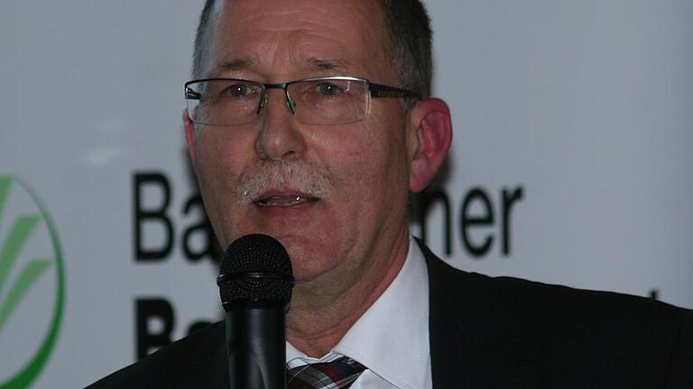 Rudolf Bender ist mit Leib und Seele Kreisgeschäftsführer im Bayerischen Bauernverband. Für seine jahrzehntelange Arbeit wurde er vom BBV und dem bayerischen Sozialministerium geehrt.