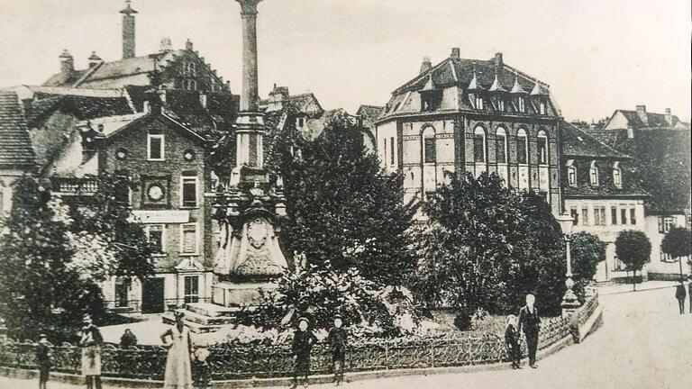 Der Kitzinger Königsplatz in früheren Tagen.