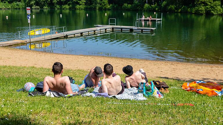 Entspanntes Sommerfeeling am Grafenrheinfelder Naturbadesee.