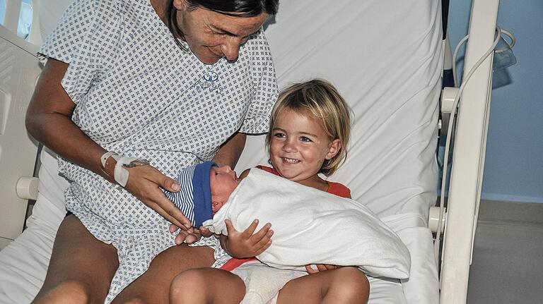 Von nun an zu Viert: Baby Leeven wurde in Cancún/Mexiko geboren. Foto: Schmitt Von nun an zu Viert: Baby Leeven wurde in Cancún/Mexiko geboren. Foto: Schmitt