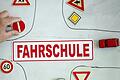 Wer einen Führerschein machen möchte, muss bisweilen mit hohen Kosten rechnen.