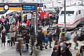 Schon das Umsteigen auf dem Hauptbahnhof einer Stadt mit einer Sieben-Tage-Inzidenz von über 50 kann für den Reisenden üble Folgen haben.