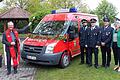 Pfarrer Wolfgang Senzel stellte das neue Einsatzfahrzeug der Strahlunger Wehr  unter Gottes Schutz. Mit auf dem Bild sind (von rechts) Bürgermeisterin Karola Back, der 1. Vorsitzende des Strahlunger Feuerwehrvereins Erich Heinrich, der kommissarische 1. Kommandant Thomas Heuring sowie der 2. Kommandant Michael Burger.