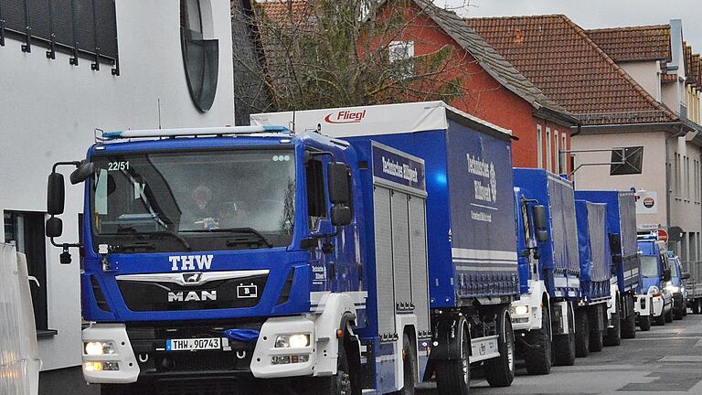 Das Technische Hilfswerk Mellrichstadt arbeitete mit zwölf Mitarbeiterinnen und Mitarbeitern an der Notsicherung der Bank.