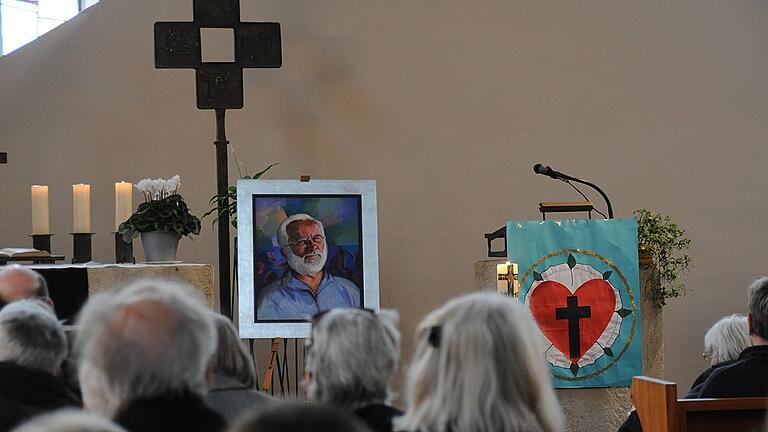 Abschied von Prof. Eike Uhlich. In der Hofheimer Christuskirche fand die Trauerfeier statt. Abschied von Prof. Eike Uhlich. In der Hofheimer Christuskirche fand die Trauerfeier statt.
