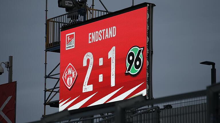 Dokument des Erfolgs: Die Würzburger Kickers haben gegen Hannover den ersten Saisonsieg gefeiert. Dokument des Erfolgs: Die Würzburger Kickers haben gegen Hannover den ersten Saisonsieg gefeiert.
