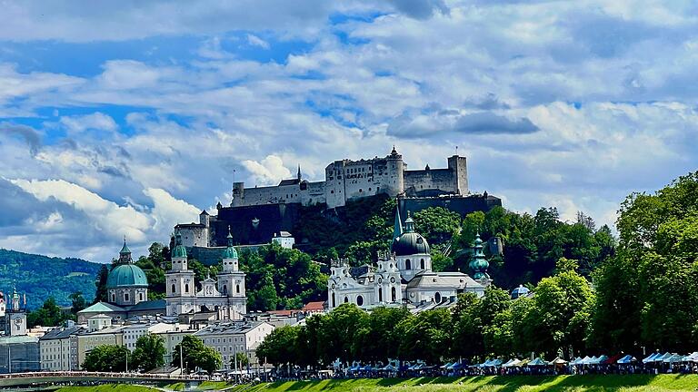 Salzburg       -  Ganz Salzburg wird zur Bühne: An 15 Spielstätten werden 172 Opern-, Theater und Konzertaufführungen geboten. (Foto: Archiv)