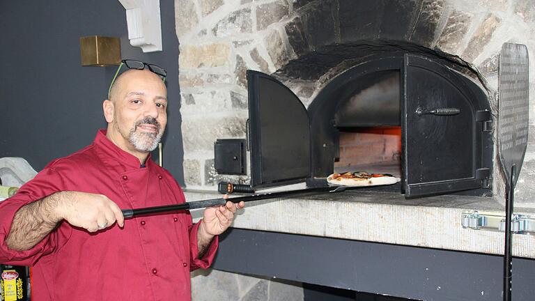 Mario Di Pasquale hat im ehemaligen 'Café Harmonie' in Etwashausen die Pizzeria &amp; Lounge 'Il franco forte' eröffnet.