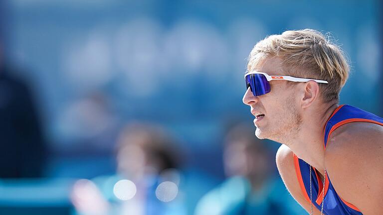 Paris 2024 - Beach-Volleyball - Steven van de Velde wurde vor Jahren wegen Missbrauchs einer Minderjährigen zu einer Haftstrafe verurteilt. Paris 2024 - Beach-Volleyball - Steven van de Velde wurde vor Jahren wegen Missbrauchs einer Minderjährigen zu einer Haftstrafe verurteilt.