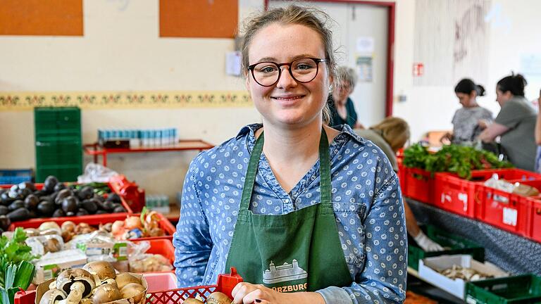  Lena Amend ist bewusst, dass es Ehrenamtliche braucht, damit das System Tafel funktioniert. Lena Amend ist bewusst, dass es Ehrenamtliche braucht, damit das System Tafel funktioniert.