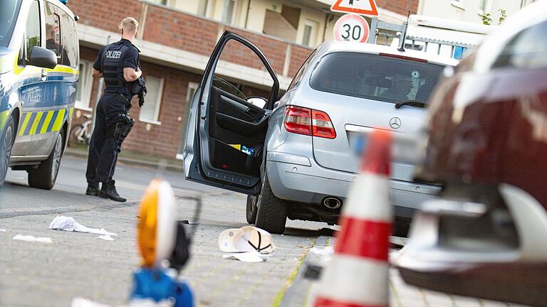 Unbekannter erschießt 32-Jährigen in Köln - Täter flüchtig       -  Nach den Schüssen auf einen 32-Jährigen in Köln gehen die Ermittler von einem Zusammenhang mit dem Rocker-Milieu aus.