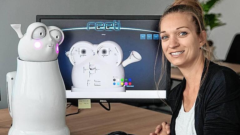 Die Professorin Birgit Lugrin programmiert an der Uni Würzburg Roboter, die unter anderem alte oder kranke Menschen unterstützen. Die Professorin Birgit Lugrin programmiert an der Uni Würzburg Roboter, die unter anderem alte oder kranke Menschen unterstützen.