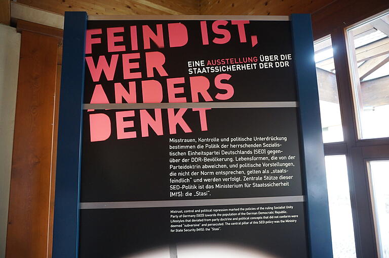 &quot;Feind ist, wer anders denkt&quot; - die aktuelle Ausstellung in der Markthalle in Mellrichstadt befasst sich mit der Stasi-Vergangenheit. Sie ist bis 26. Oktober zu besichtigen.