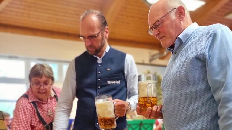 Auf dem Foto Bürgermeister Wolfgang Borst, Georg Hiernickel und&nbsp; Vorstand Julita Ott.