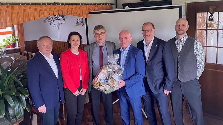 Gesellschafterversammlung der Rhön GmbH: Thomas Bold (Landrat Bad Kissingen), Peggy Greiser (Landrätin Schmalkalden Meiningen, Reinhard Krebs (Landrat Wartburgkreis), Thomas Habermann (Landrat Rhön-Grabfeld), Christof Erb (in Vertretung für Bernd Woide – Landkreis Fulda), Johannes Metz (Geschäftsführer Rhön GmbH).