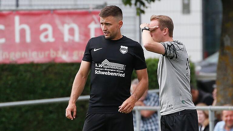 Felix Zöller (links) und Thomas Cäsar, die Trainer der DJK Schwebenried/Schwemmelsbach, stehen am Samstag vor einem 'Endspiel' um den Klassenerhalt. Felix Zöller (links) und Thomas Cäsar, die Trainer der DJK Schwebenried/Schwemmelsbach, stehen am Samstag vor einem 'Endspiel' um den Klassenerhalt.