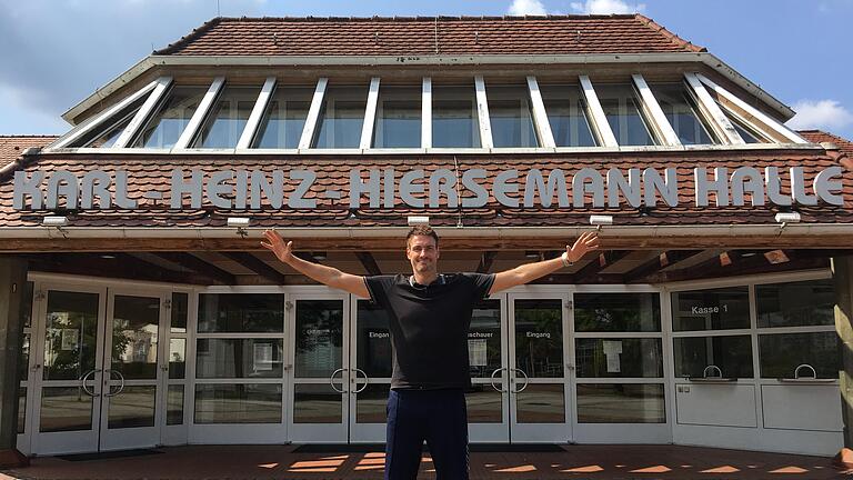 Sein neues Revier: Carsten Lichtlein vor der Trainingshalle des Handball-Bundesligisten HC Erlangen. Sein neues Revier: Carsten Lichtlein vor der Trainingshalle des Handball-Bundesligisten HC Erlangen.