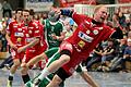 Julian Bötsch (am Ball) am 4. Mai 2019 beim Gastspiel seines HSC Bad Neustadt in Waldbüttelbrunn. Mit 25:28 unterlag der HSC damals, es war die einzige Saison-Niederlage des Meisters.
