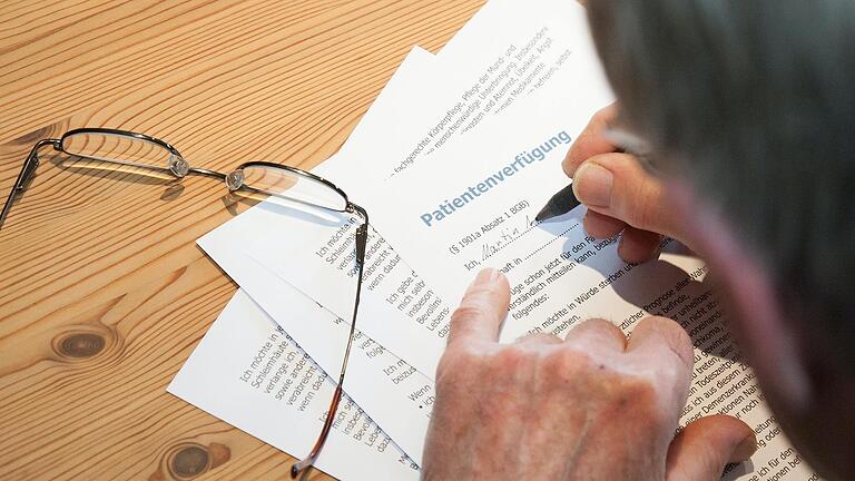 Eine Patientenverfügung sollte möglichst präzise und konkret für den medizinischen Ernstfall formuliert sein. Eine Patientenverfügung sollte möglichst präzise und konkret für den medizinischen Ernstfall formuliert sein.