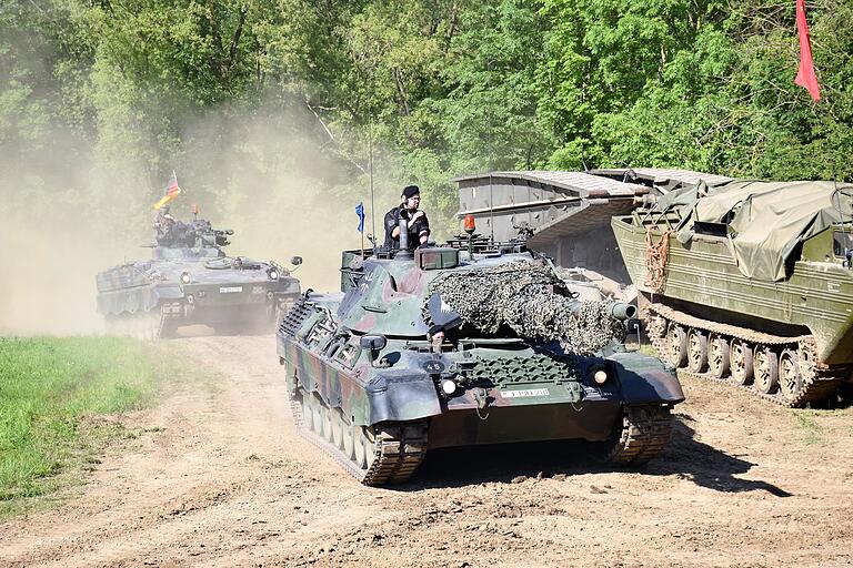 Leopard und Marder drehten ihre Runden auf dem Übungsgelände.