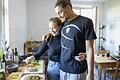 Bundesliga-Basketballer Julian Albus und seine Freundin Rosemarie Graf, hier beim gemeinsamen Kochen, sind sich in Sachen Ernährung einig.