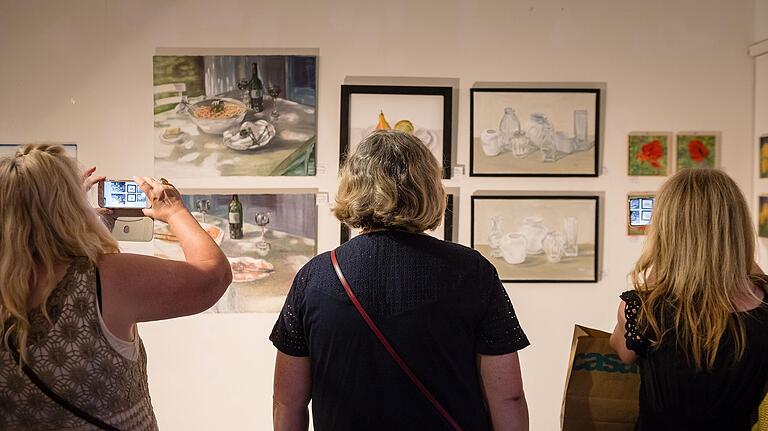 30 Künstler aus der Region stellen im Moment im Kunstkaufhaus des KulturPackts in der Rückertstraße 8 in Schweinfurt aus. 30 Künstler aus der Region stellen im Moment im Kunstkaufhaus des KulturPackts in der Rückertstraße 8 in Schweinfurt aus.