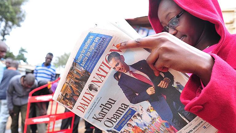 KENYA-US-OBAMA-DIPLOMACY       -  &bdquo;Willkommen Obama&ldquo;: Die kenianischen Zeitungen feiern den US-Präsidenten schon vor seiner Ankunft.