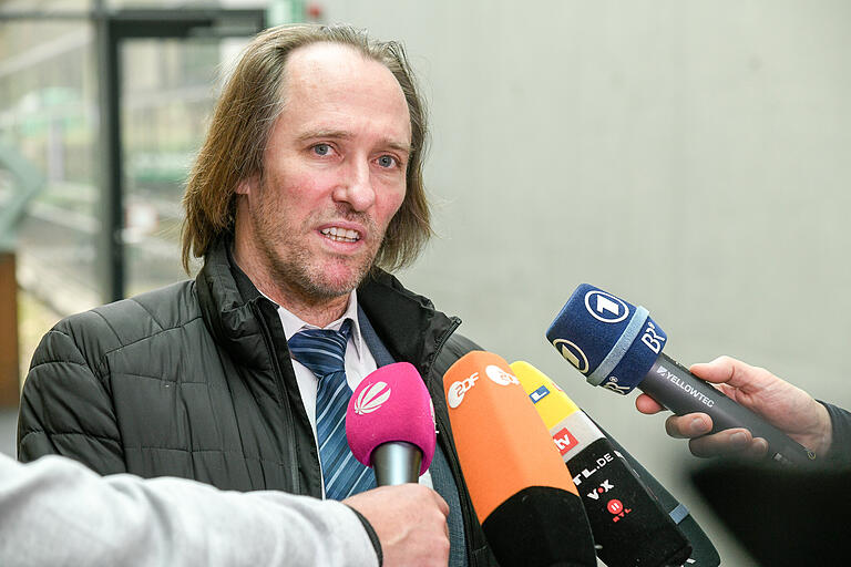 Deutliche Worte fand Verteidiger Jan Paulsen für die Äußerungen der Staatsanwaltschaft nach der Bordell-Razzia. Deutliche Worte fand Verteidiger Jan Paulsen für die Äußerungen der Staatsanwaltschaft nach der Bordell-Razzia.