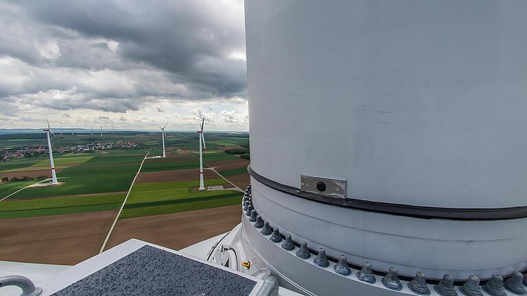 Gibt es bald einen zentralen Plan auch für Windkraftanlagen im Landkreis Bad Kissingen? Unser Foto zeigt die Landschaft aus&nbsp;140 Metern Höhe von einem Windrad aus.&nbsp;