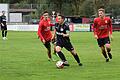 Frammersbachs Kapitän Alexander Beck (am Ball) entwischt Lucas Fleischmann (linkst) Marcel Behr (rechts) von der DJK Schwebenried/Schwemmelsbach.