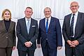 Ein Abschied und ein Neuanfang: Reinhard Pfingstl (rechts) wurde von Frank Arloth, Amtschef des bayerischen Justizministeriums (2.v.r.), offiziell in den Ruhestand verabschiedet. Neuer Präsident des Landgerichts Schweinfurt ist Franz Truppei, neben ihm Vizepräsidentin Claudia Guba.