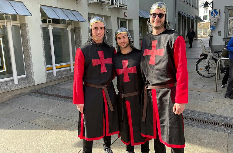 Felix, Markus und Sebastian (von links) gehen gemeinsam als Ritterorden. Die Dreiergruppe kommt aus Lohr am Main.