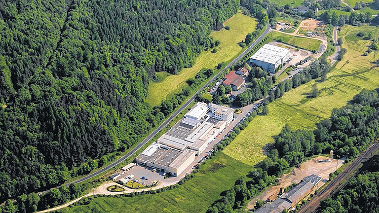 Eingebettet im Grünen: Die Produktionsstätte der Wenzel Group in Wiesthal. Hier produzieren über 300 Beschäftigte Präzisionsmessgeräte für den Weltmarkt. Eingebettet im Grünen: Die Produktionsstätte der Wenzel Group in Wiesthal. Hier produzieren über 300 Beschäftigte Präzisionsmessgeräte für den Weltmarkt.