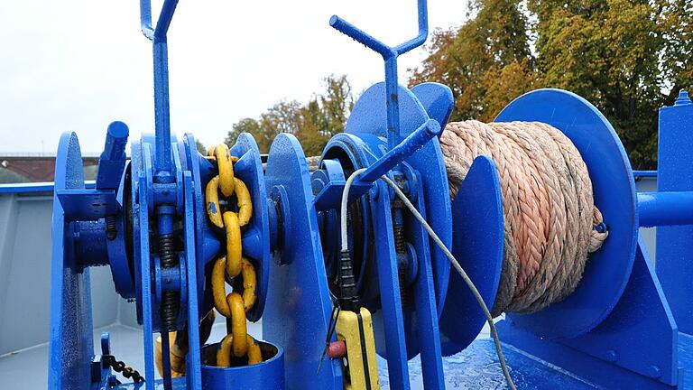 Ein Unbekannter kappte die Taue an einem Tankschiff. Das Schiff trieb daraufhin bei Lengfurt mehrere hundert Meter mainabwärts. (Symbolfoto) Ein Unbekannter kappte die Taue an einem Tankschiff. Das Schiff trieb daraufhin bei Lengfurt mehrere hundert Meter mainabwärts. (Symbolfoto)