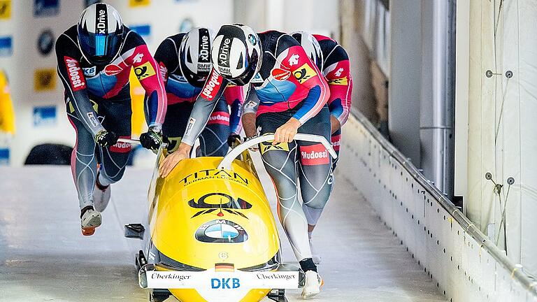 IBSF World Cup - 2018 - Viererbob Maenner - Koenigssee       -  Er schiebt den Bob am längsten: Christian Rasp (Zweiter von links) und seine Mitstreiter beim letzten Weltcup-Rennen am Königssee.