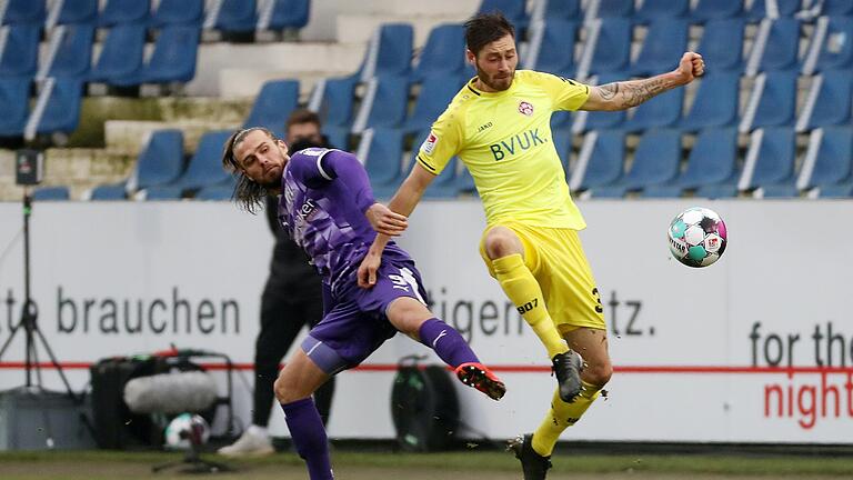 Christian Strohdiek (rechts im Zweikampf mit Osnabrücks Christian Santos) soll in Zukunft die Kickers-Abwehr dirigieren.