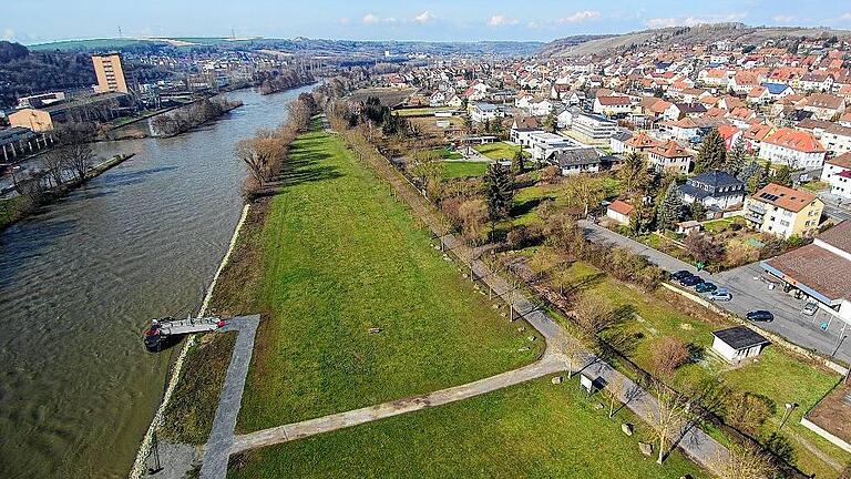 Ochsenfurt rechtsmainisch - Mit einem Bürgerbegehren will eine Bürgerinitiative einen Wohnmobilstellplatz am rechten Mainufer verhindern. Ochsenfurt rechtsmainisch - Mit einem Bürgerbegehren will eine Bürgerinitiative einen Wohnmobilstellplatz am rechten Mainufer verhindern.