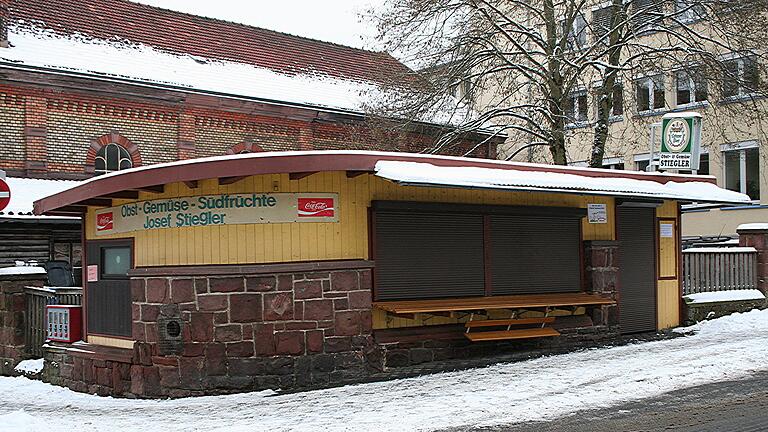 1966 hatten Josef und Rita Stiegler den von Karl Walter gebauten Kiosk an der Ecke Gärtner- und Anlagestraße übernommen. Viele Stammkunden und Generationen von Schülern, erst des Gymnasiums, dann der Realschule, versorgten sich hier. Ende¿Januar 2010 wurde er geschlossen.&nbsp;