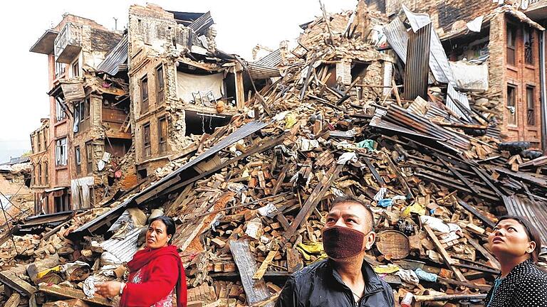 So viel Zerstörung und Hoffnungslosigkeit: Einwohner der nepalesischen Stadt Bhaktapur fürchten, dass durch Nachbeben noch mehr Häuser einstürzen.