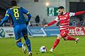 Sollte nach seiner Quarantäne wieder fit sein, um den Würzburger Kickers in Paderborn im Mittelfeld zu helfen: Mitja Lotric (rechts)