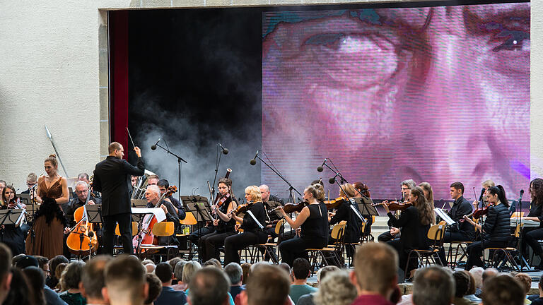 Anand Anders       -  Sömmersdorfer Open-Air-Sommer: Filmmusik von Hans Zimmer* Erste von drei Großveranstaltungen auf der Feilichtbühne Sömmersdorf.