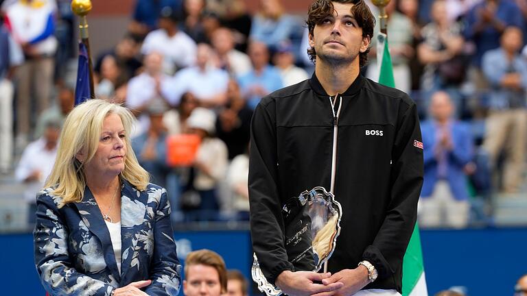 ATP-Tour - US Open - Enttäuscht reagiert Taylor Fritz auf die Niederlage im US-Open-Endspiel. ATP-Tour - US Open - Enttäuscht reagiert Taylor Fritz auf die Niederlage im US-Open-Endspiel.