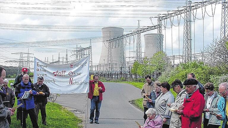 Protest mit Tradition:  2006 zum 20. Jahrestag zur Andacht am Wegkreuz entstand dieses Bild.