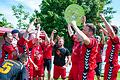 Die Spieler des TSV Aubstadt III feiern ausgelassen die Meisterschaft in der B-Klasse Rhön 4. Obwohl der Titel bereits vor dem Anpfiff unter Dach und Fach war, präsentierte sich der künftige A-Klassist beim 5:0-Erfolg gegen die SpVgg Sulzdorf II in Torlaune.Fotos (10): Anand Anders