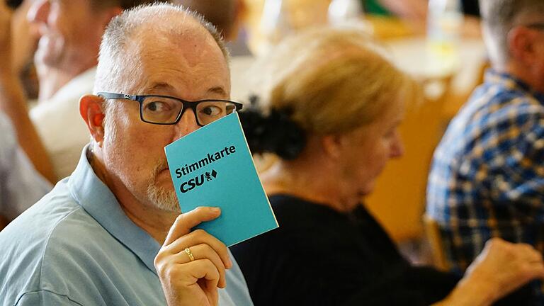 54 Delegierte stellt der CSU-Kreisverband Würzburg bei der Bundeswahlkreiskonferenz am 20. September. Sie entscheiden, ob Hülya Düber oder Marc Zenner bei der Bundestagswahl 2025 als Direktkandidat ins Rennen geht.&nbsp;